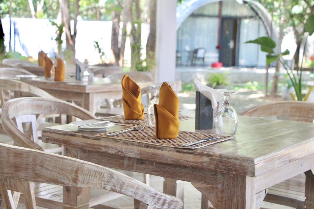 Nivadoo Resort Szigirija Kültér fotó Restaurant