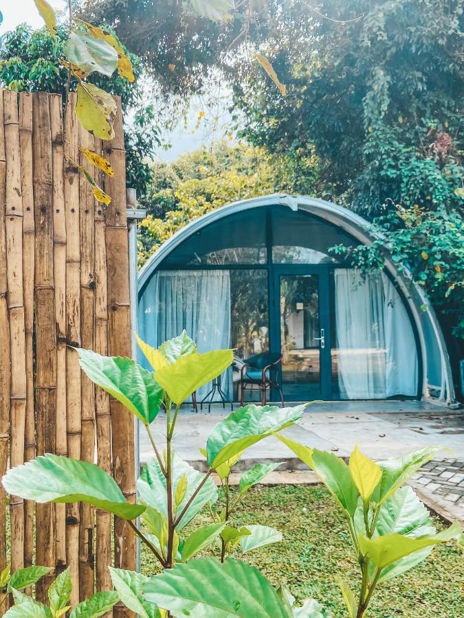 Nivadoo Resort Szigirija Kültér fotó A prefab home in Vietnam
