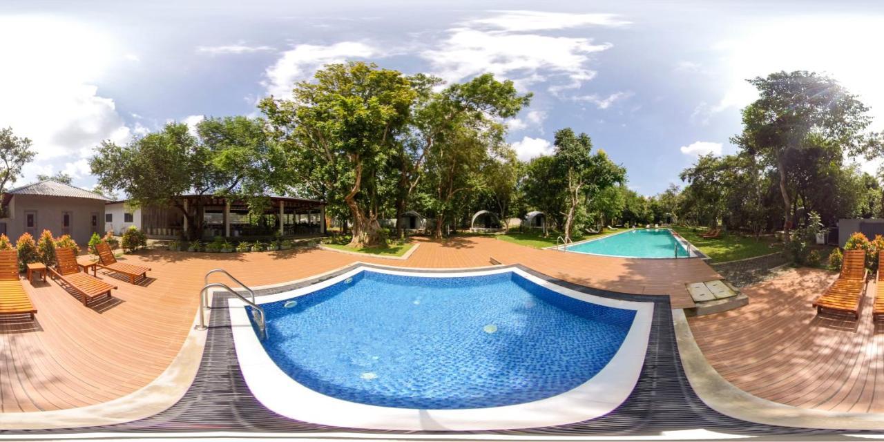 Nivadoo Resort Szigirija Kültér fotó A 360° image of the swimming pool at the resort