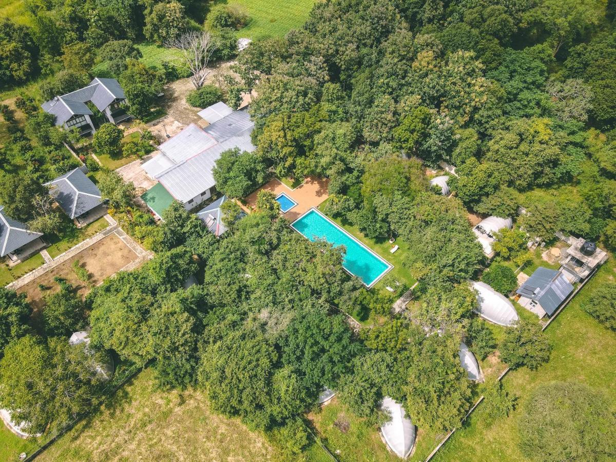 Nivadoo Resort Szigirija Kültér fotó Aerial view of the house