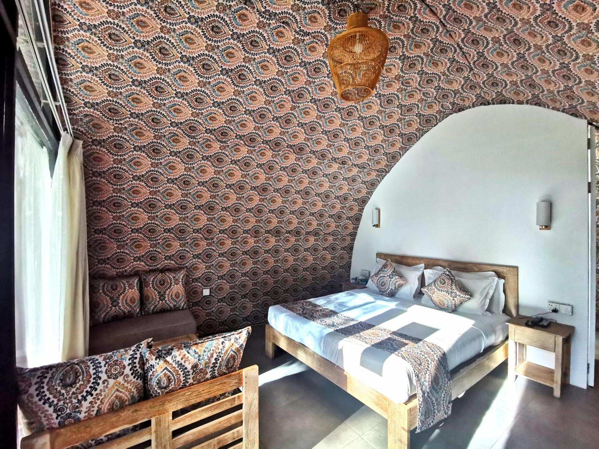 Nivadoo Resort Szigirija Kültér fotó A room at the hotel
